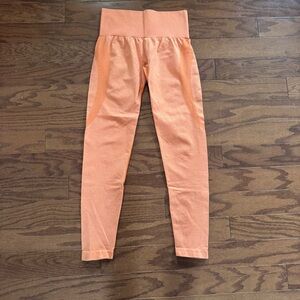 NVGTN Peach Seamless Scrunch Leggings Gym Workout Activewear Size M